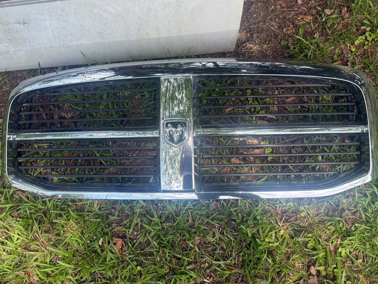 06-09 Dodge Ram OE Complete Grill